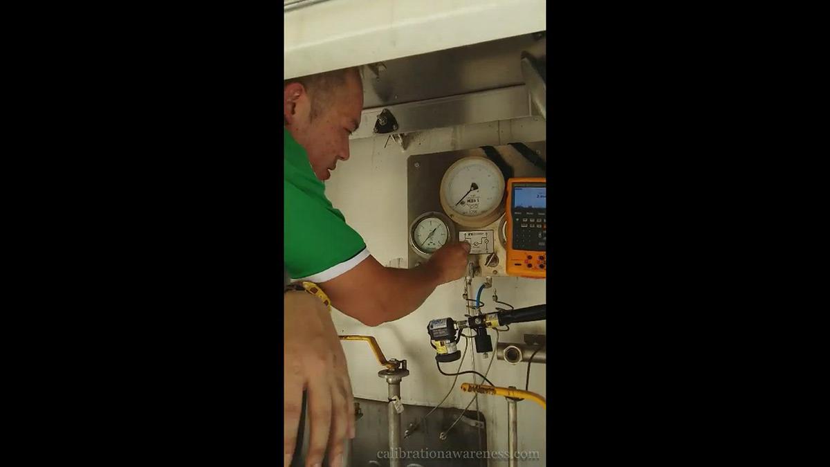 Differential Pressure Level Gauge with manifold calibration setup