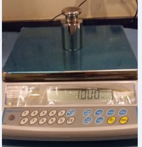 weighing-scale-with-standard-mass