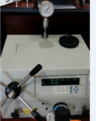 Pressure Gauge Calibration Using Electronic Deadweight Tester (E-DWT)